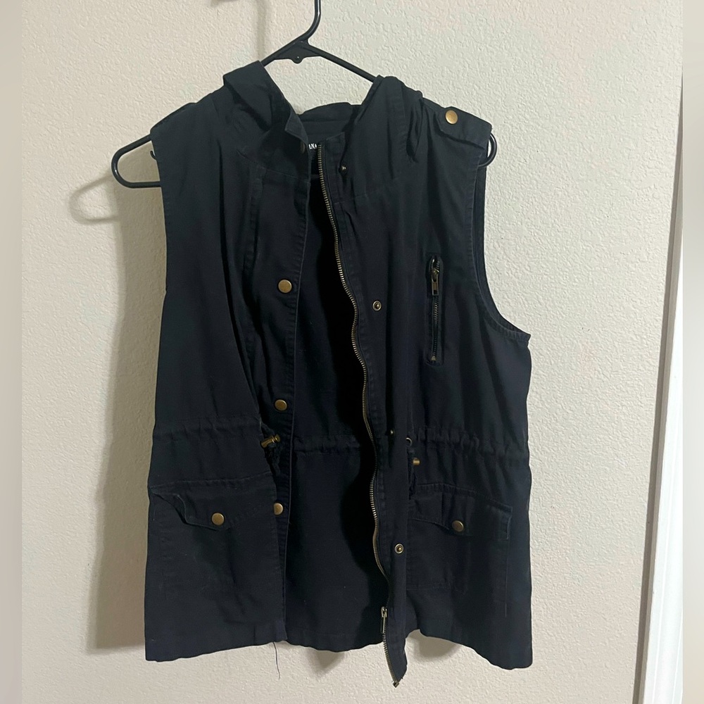 Women’s Size Medium Vest